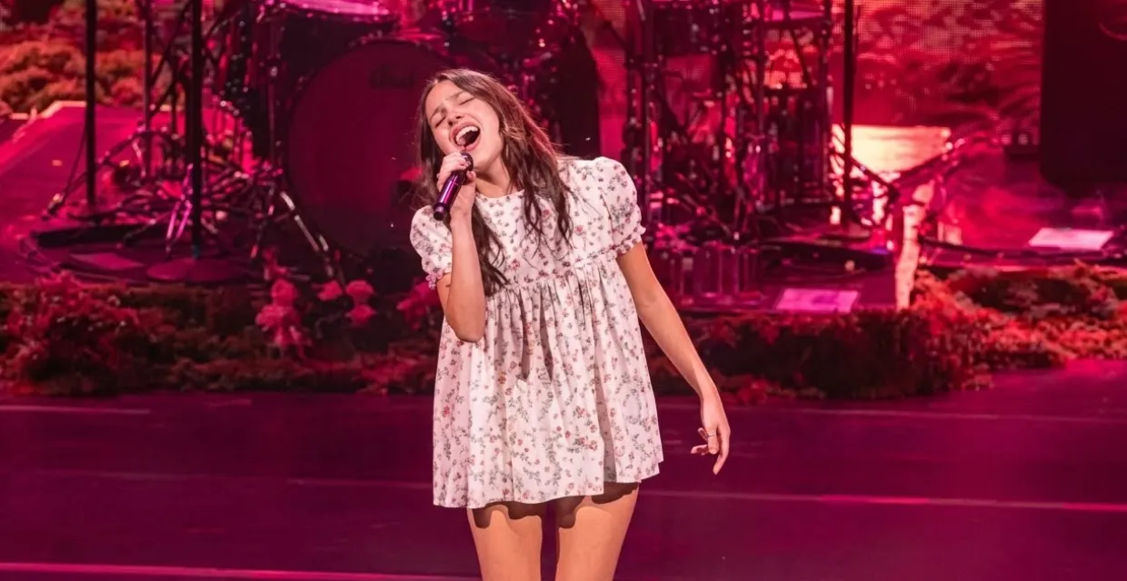 Olivia Rodrigo's Babydoll Dress: Sweet Rebellion or Internet Outrage? 1 olivia rodrigo babydoll dress